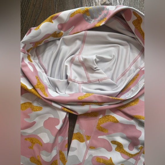 Feed Me Fight Me: FMFM pink camo leggings. Size Medium - Picture 6 of 13